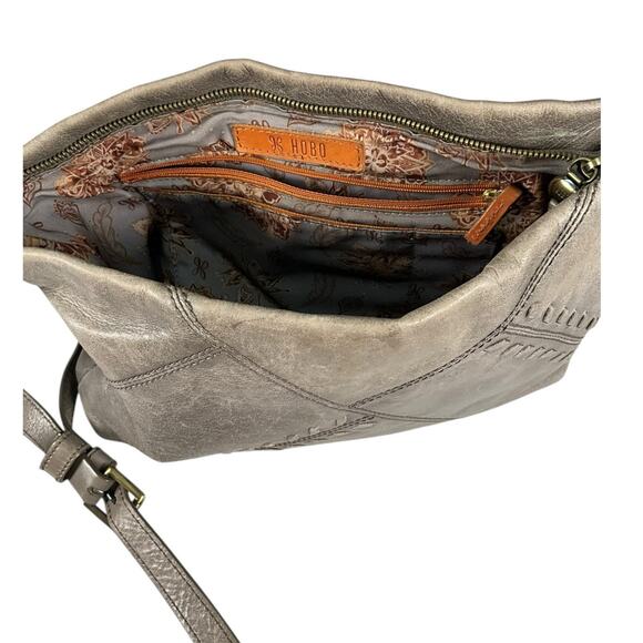 HOBO Leather Crossbody Bag Taupe Gray Whipstitch Adjustable Strap Boho Travel - Picture 5 of 10